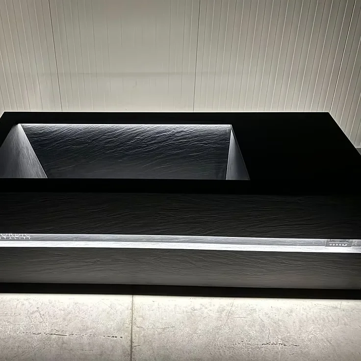 Banheira de imersão LOKI em Ardesia Nero, com iluminação LED na base